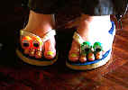 toes223C.jpg (58958 bytes)